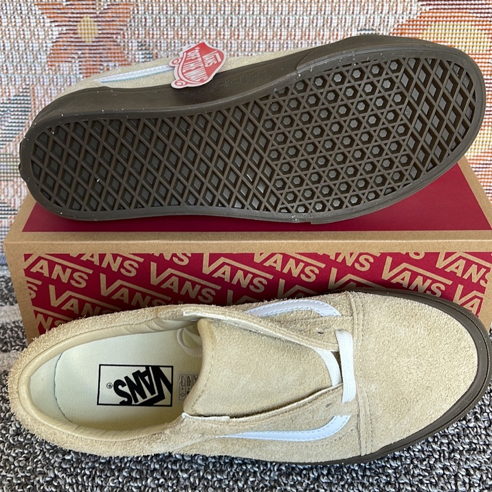Vans Men’s Old Skool
Hairy Suede Khaki
VN0005UAKHK
Sneakers - Picture 5 of 16